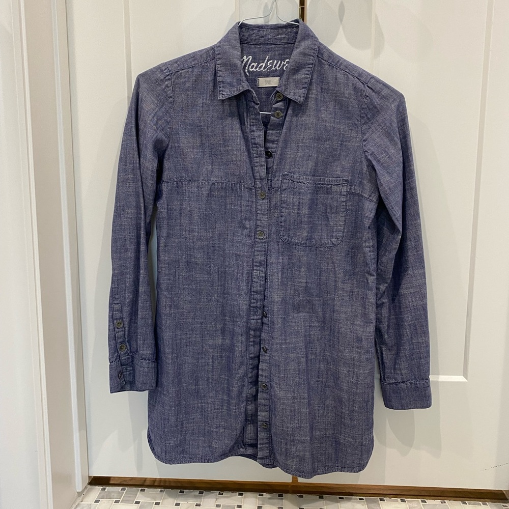 Super-soft Madewell chambray button-down shirt (S)